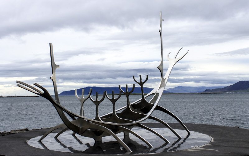 The sea plays an important part in the history of Iceland and this sculpture depicting a group of sailors is a touching memento to the people who first inhabited this desolate place.