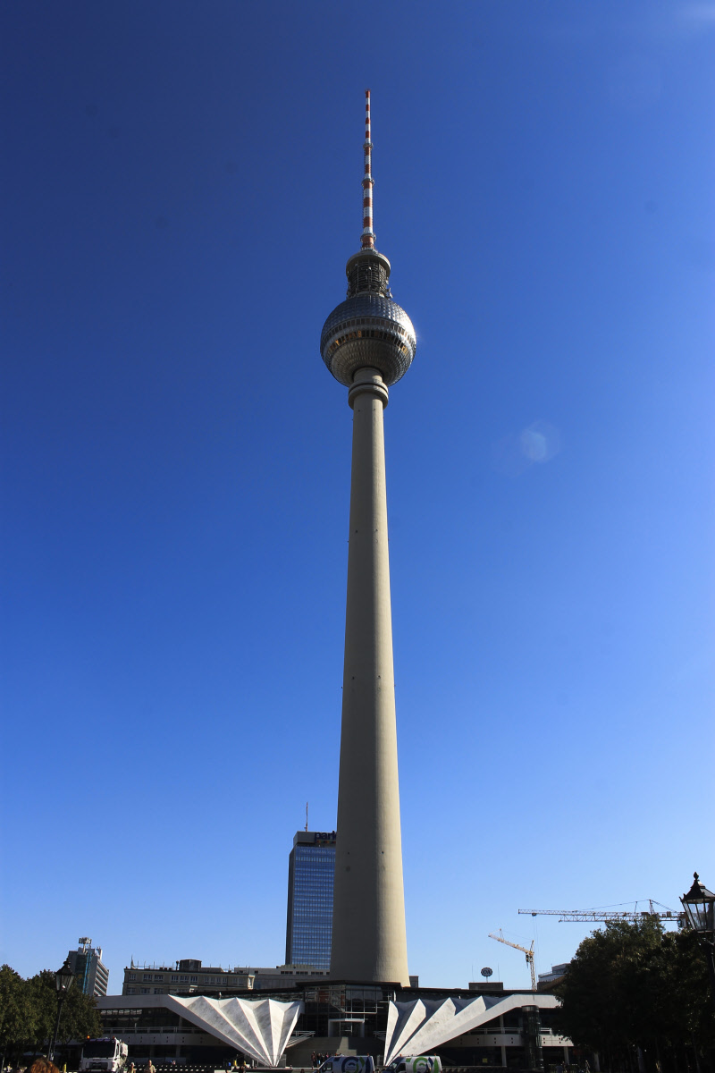 The Alexanderplatz tower reminds you of the CN tower in Toronto: a tall single cement spike with a ball on the top, a compass needle perhaps or a beacon for the future. Much better than building a wall!