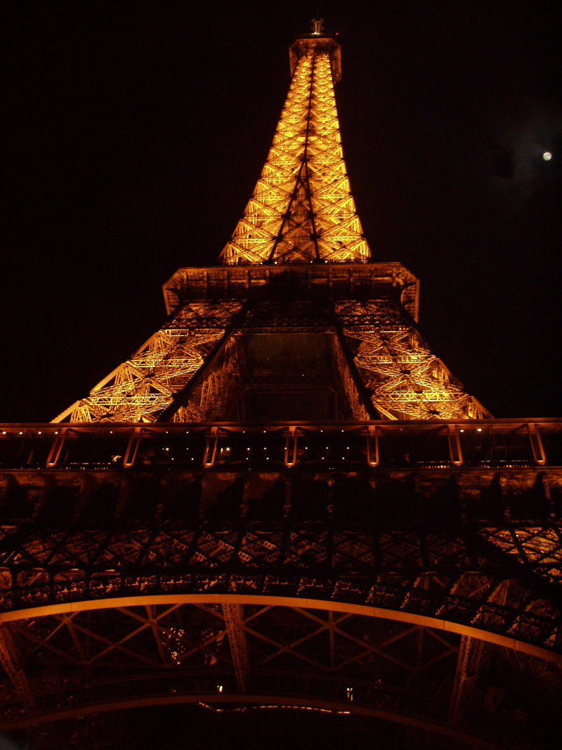 There is absolutely nothing better than being in Paris at night and being near the glowing, brightly lit, iconic Eiffel Tower! The poetry and romance of this place is nothing beyond heart warming!