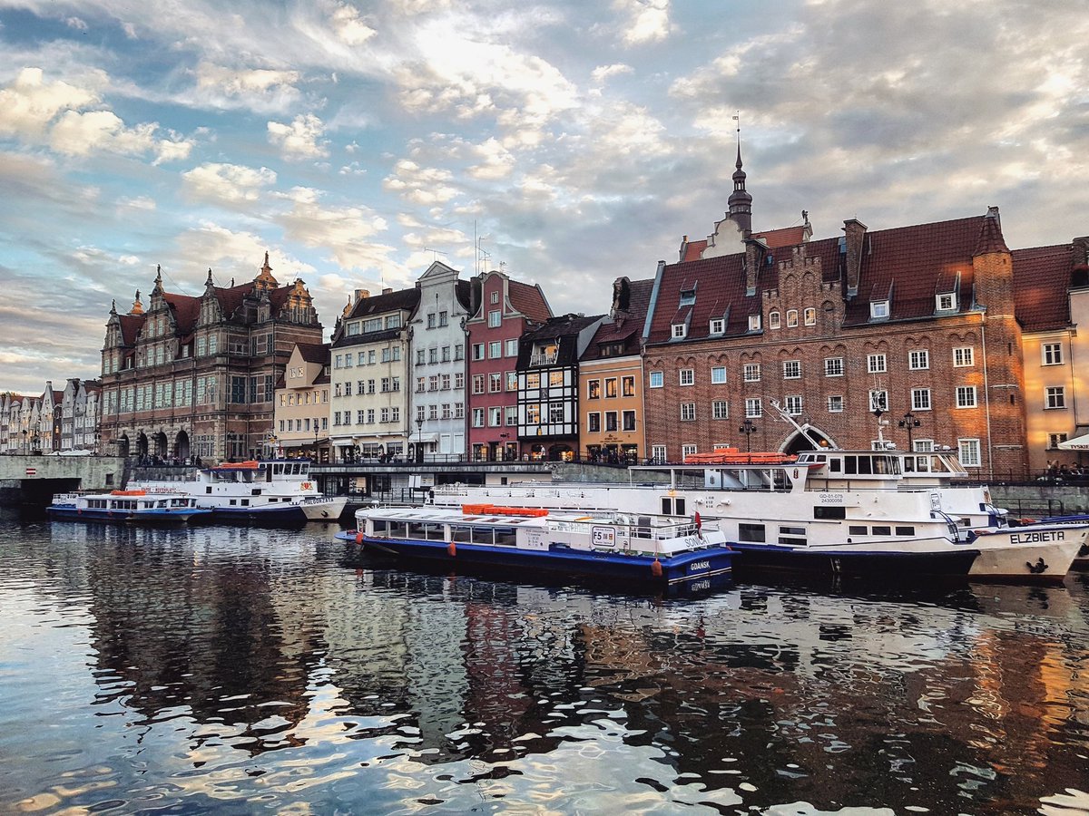 RT @de_weg_: Wonderful panorama of #Gdańsk in #Poland _ #travel #travelblog...